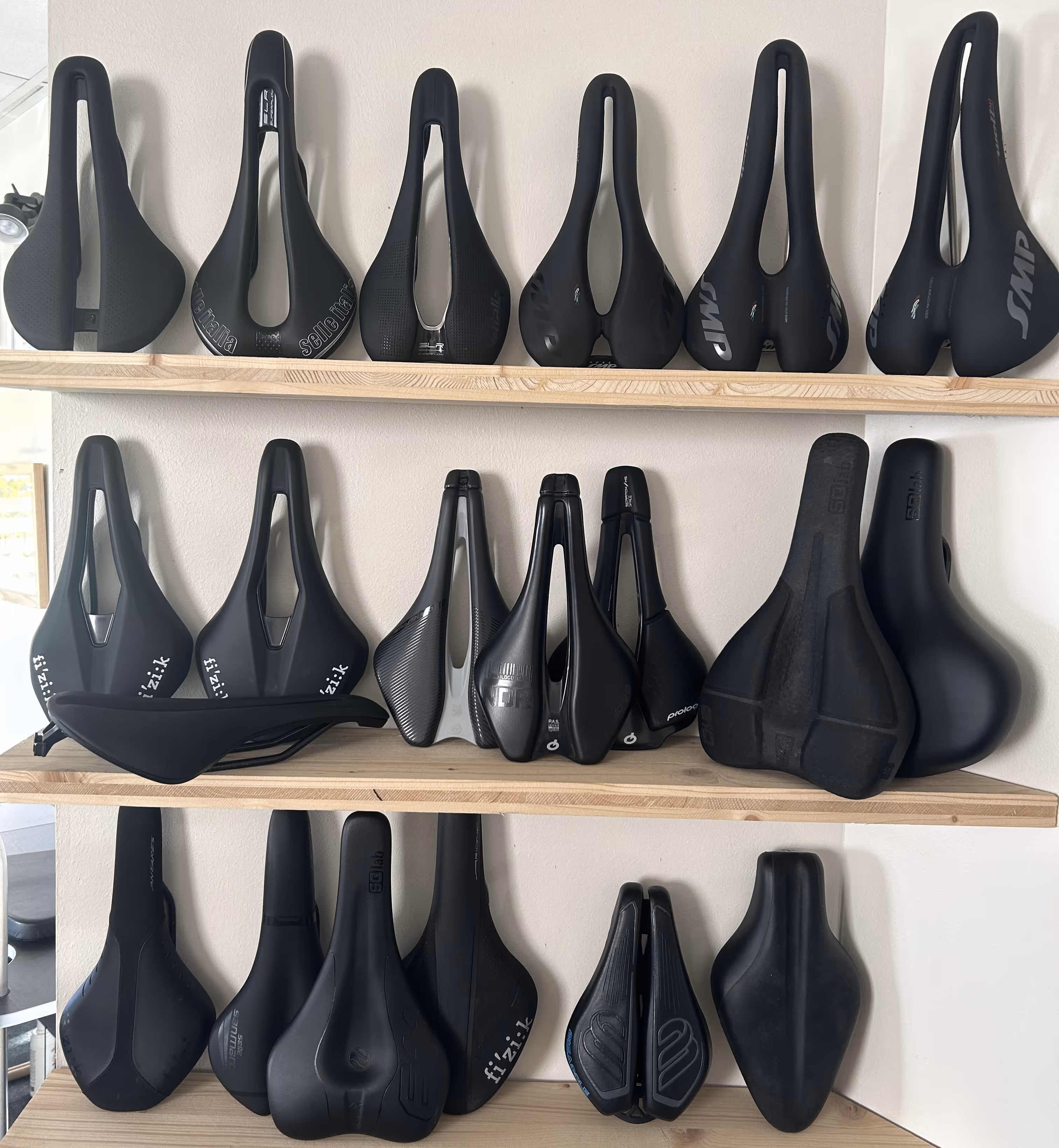 Choix de selle de vélo grenoble - location de selle pour prise en charge des douleurs et personnalisation du choix de selle - positionnement cycliste grenoble