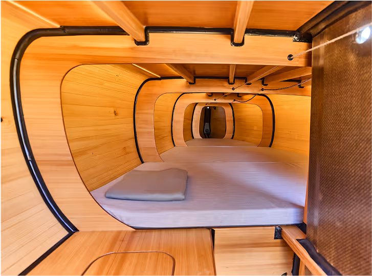 Woy 26 Daysailer Feature: Interieur aus Holz