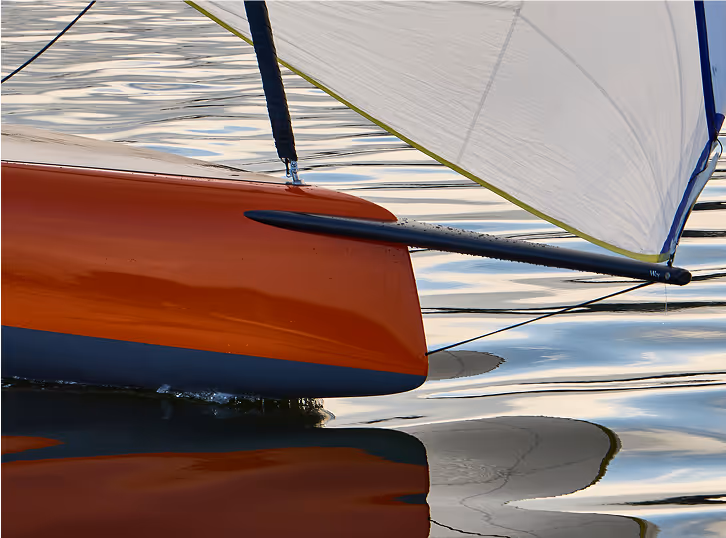 Woy 26 Daysailer Feature: Carbon Bugspriet