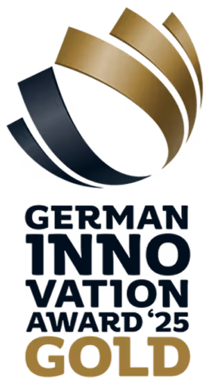 Deutscher Innovationspreis 2025 Goldenes Emblem mit stilisiertem Kugeldesign über dem Preisnamen.