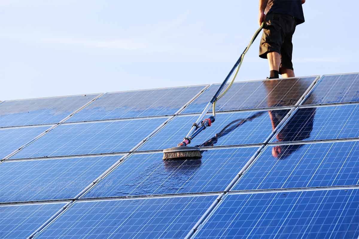 Professional solar panel cleaning with pure water cleaning brush