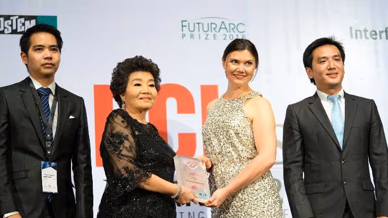 ปริญสิริ รับรางวัล BCI Asia Top 10 Developers 2016