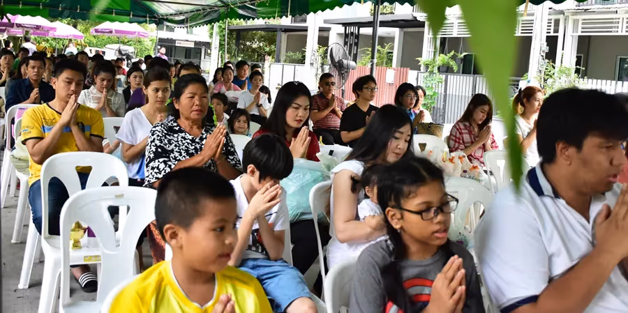 กิจกรรมทำบุญตักบาตร ที่โครงการซิกเนเจอร์ รามอินทรา