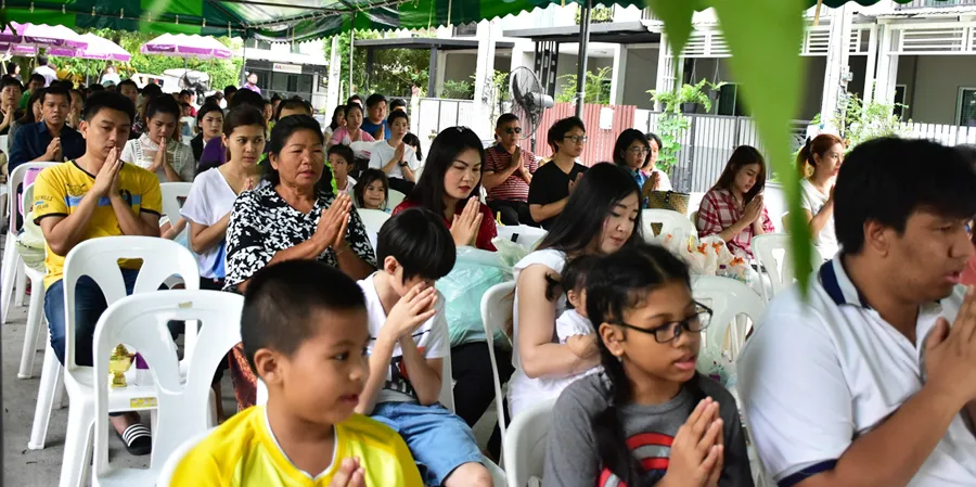กิจกรรมทำบุญตักบาตร ที่โครงการซิกเนเจอร์ รามอินทรา