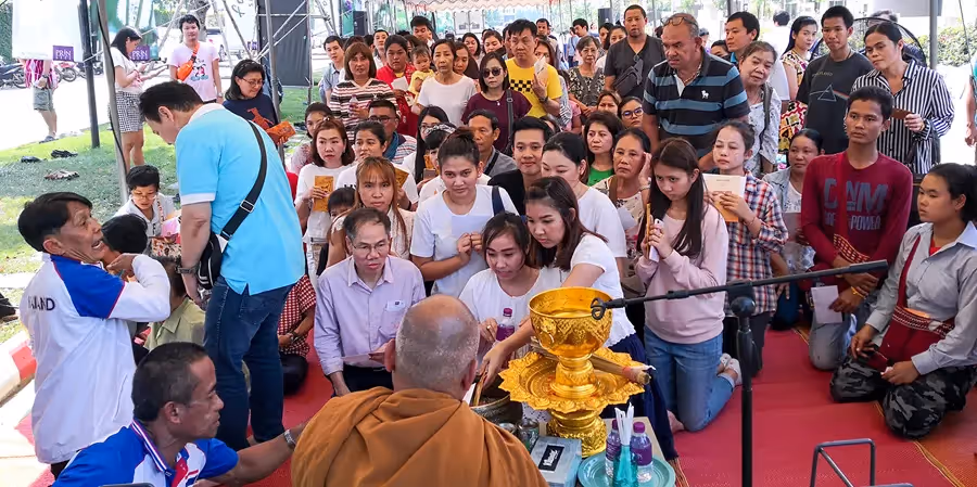 กิจกรรมทำบุญตักบาตร ที่โครงการฟอร์เร่ ศาลายา
