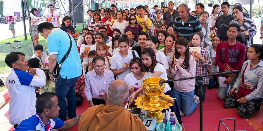 กิจกรรมทำบุญตักบาตร ที่โครงการฟอร์เร่ ศาลายา