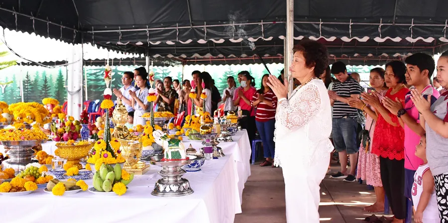 กิจกรรมทำบุญตักบาตร และพิธีตั้งศาลท่านท้าวมหาพรหม และศาลเจ้าที่ ตา, ยาย ณ โครงการซิตี้เซนส์ พระราม 2-ท่าข้าม