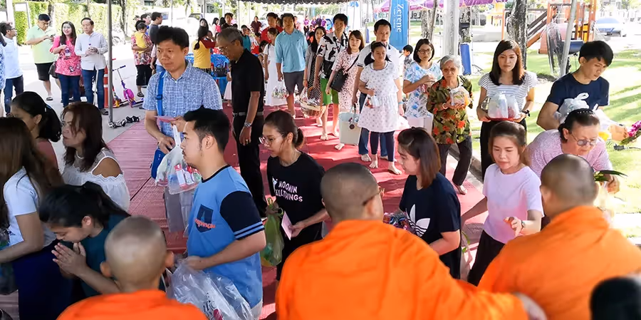 กิจกรรมทำบุญตักบาตร ที่โครงการซีรีน พระราม 2-ท่าข้าม