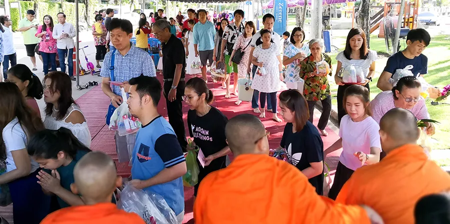 กิจกรรมทำบุญตักบาตร ที่โครงการซีรีน พระราม 2-ท่าข้าม
