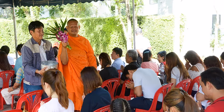 กิจกรรมทำบุญตักบาตร ที่โครงการซีรีน พระราม 2-ท่าข้าม