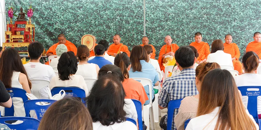 กิจกรรมทำบุญตักบาตร ที่โครงการโคราซอน ประชาชื่น