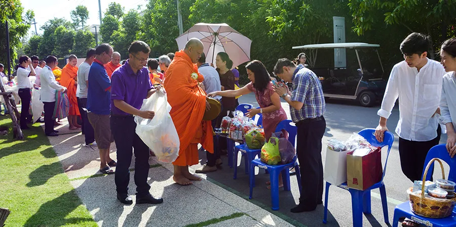 กิจกรรมทำบุญตักบาตรที่โครงการปริญญ์ สาทร-ราชพฤกษ์