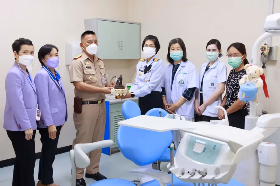 ปริญสิริ บริจาคเครื่องยูนิตทำฟันพร้อมอุปกรณ์ แก่โรงพยาบาลสมเด็จพระนางเจ้าสิริกิติ์ กรมแพทย์ทหารเรือ