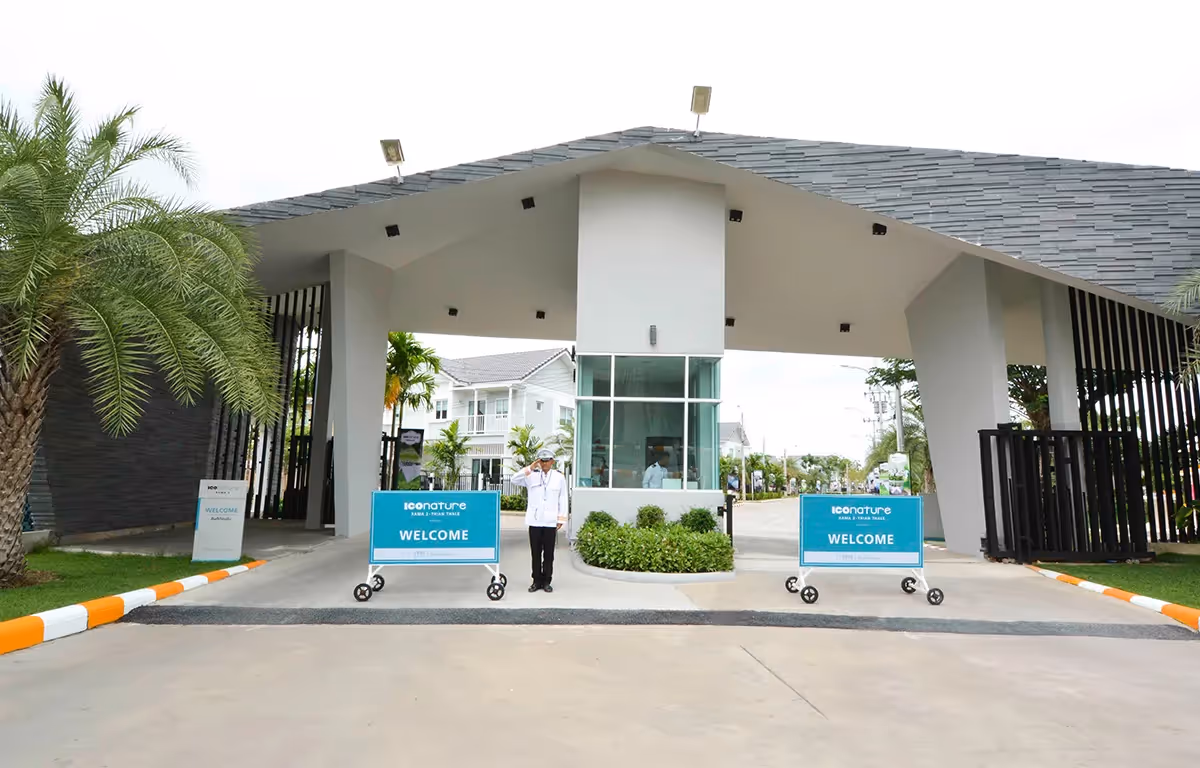 SECURITY ระบบรักษาความปลอดภัยตลอด 24 ชม.พร้อม CCTV บริเวณทางเข้า-ออก บ้านเดี่ยว อิคอนเนเจอร์ พระราม 2 - เทียนทะเล