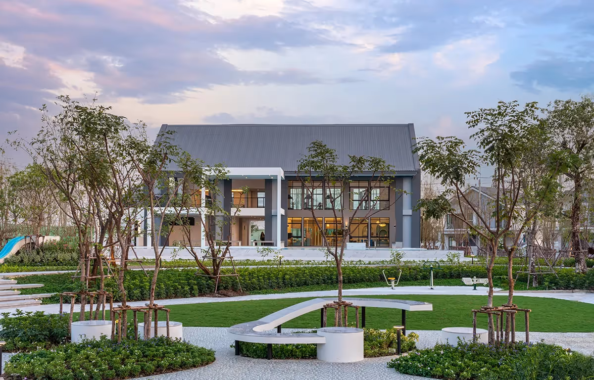O2 CLUB Clubhouse ดีไซน์ Modern Barn พร้อมสระว่ายน้ำระบบเกลือขนาดใหญ่ บ้านเดี่ยว อิคอนเนเจอร์ ราชพฤกษ์ 345