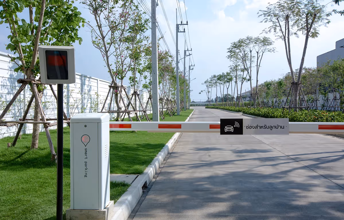 EASY PASS สะดวกสบายในการเข้า-ออก โครงการพร้อม Gate ทางเข้า-ออก แยกผู้มาติดต่อและลูกบ้าน ทาวน์โฮม สาย 5