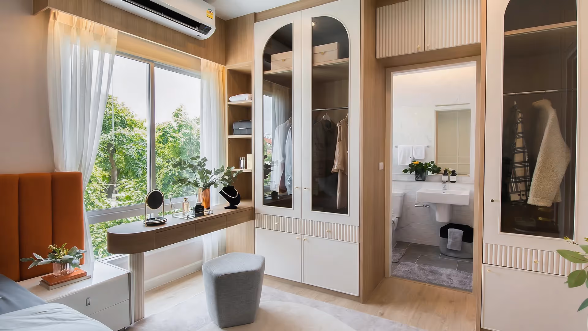 Master Bedroom ตกแต่งสไตล์โมเดิร์นโทนสีเขียวและสีเทา ทาวน์โฮมซิตี้เซนส์ พลัส พระราม 2 - ท่าข้าม