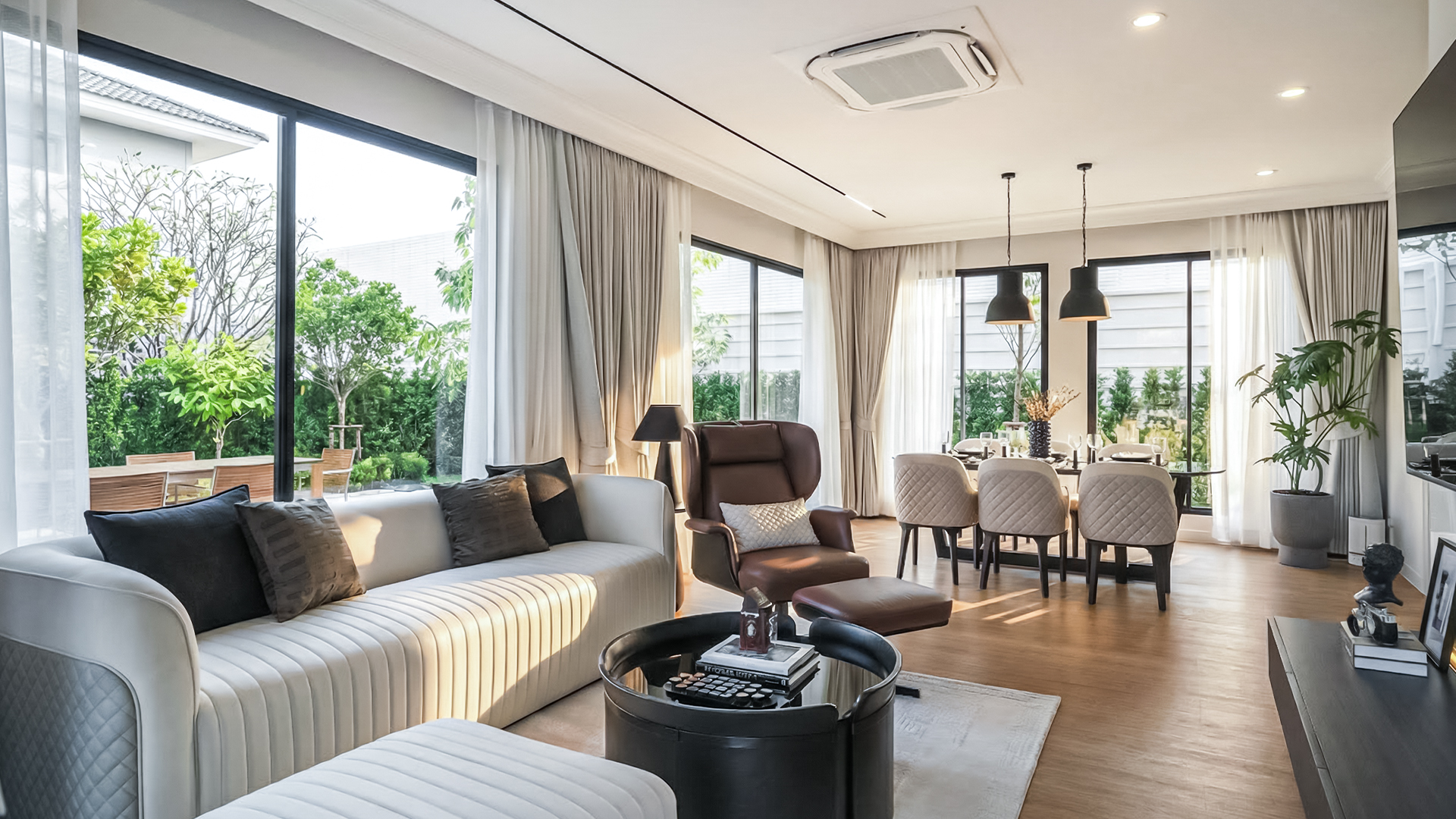 โต๊ะรับประทานอาหรภายในตัวบ้านชั้น 1 บ้านเดี่ยว ปริญญ์ เพชรเกษม 69