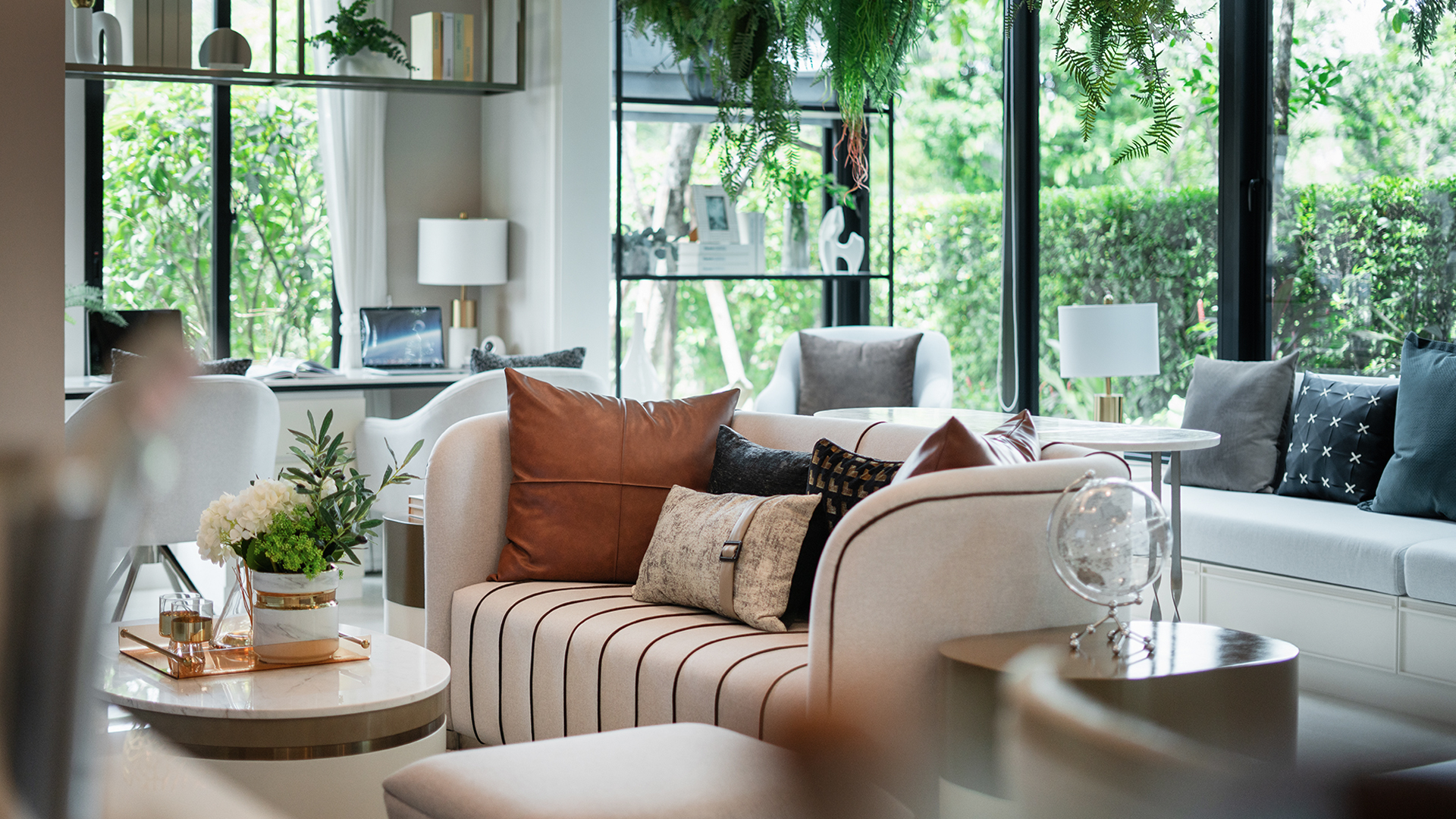 ธารน้ำตกเลียนแบบธรรมชาติ สูง 3 ชั้น น้ำตก 2 สาย ไหลมาบรรจบในบ่อน้ำขนาดใหญ่ บ้านเดี่ยว ปริญญ์ เพชรเกษม 69