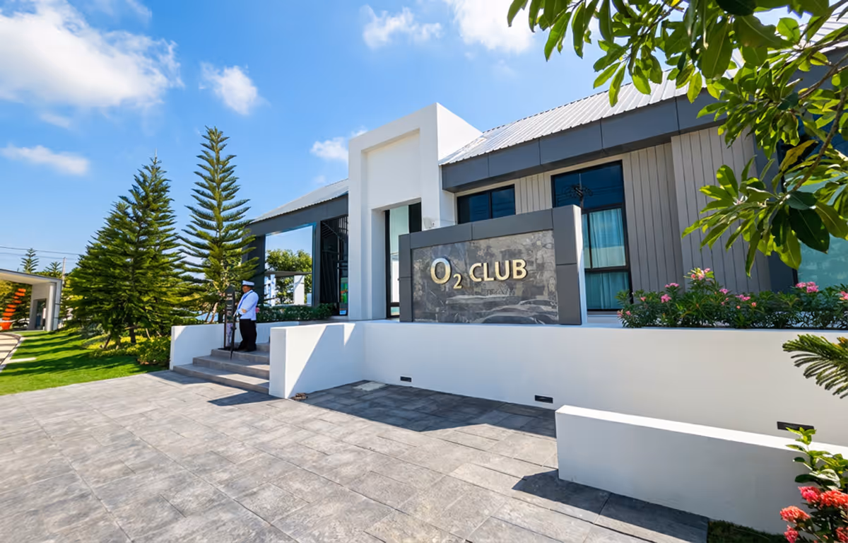 ห้องรับแขกขนาดใหญ่ของโครงการดีไซน์ Modern Barn ตอบรับทุกกิจกรรม นั่งทำงานหรือต้อนรับแขกคนพิเศษ ช่วยแบ่งพื้นที่บ้านให้กลายเป็นพื้นที่ส่วนตัวของสมาชิกในครอบครัว
