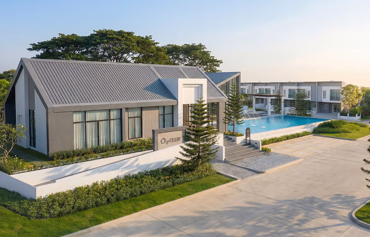 O₂ CLUB Clubhouse ดีไซน์ Modern Barn พร้อมสระว่ายน้ำระบบเกลือขนาดใหญ่