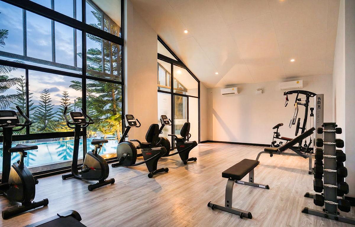 FITNESS ห้องออกกำลังกายพร้อมอุปกรณ์ครบครัน