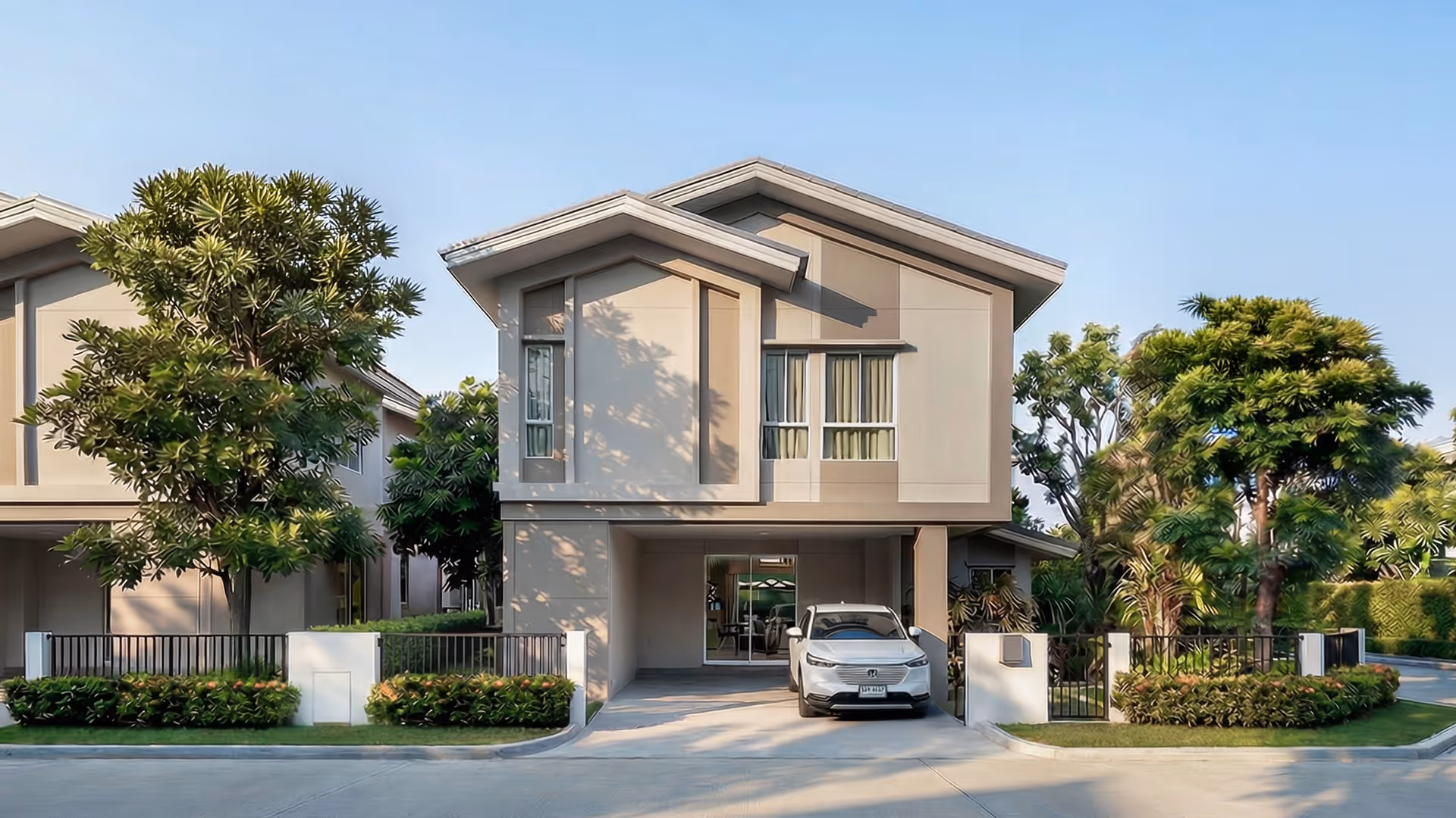 บ้านเดี่ยว สาย 5 สไตล์โมเดิร์น ฟังก์ชัน 5 ห้องนอน ดีไซน์โปร่ง โล่ง พร้อมส่วนกลางสุดอลังการกว่า 2 ไร่