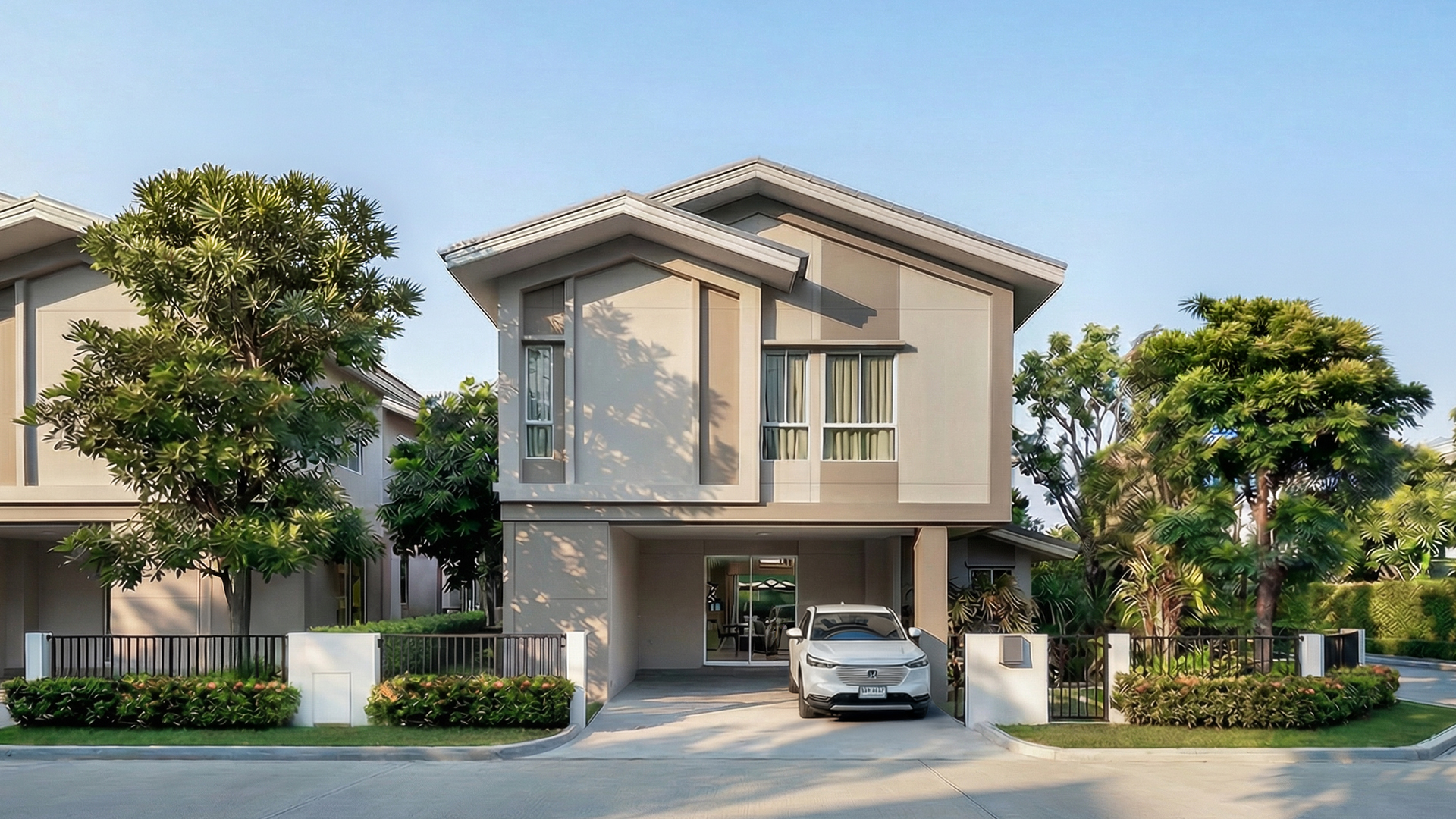 บ้านเดี่ยว สาย 5 สไตล์โมเดิร์น ฟังก์ชัน 5 ห้องนอน ดีไซน์โปร่ง โล่ง พร้อมส่วนกลางสุดอลังการกว่า 2 ไร่