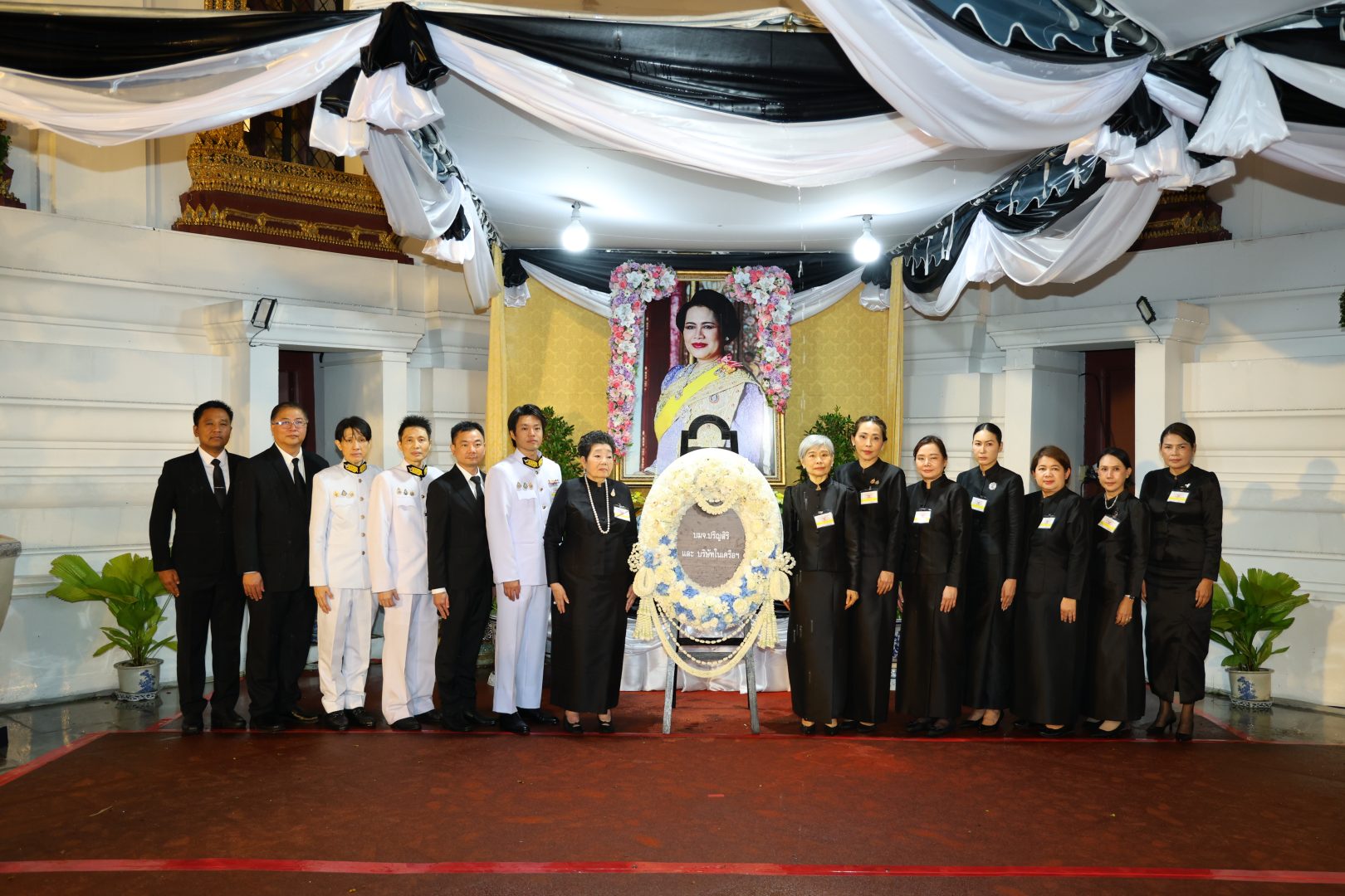ปริญสิริ ร่วมเป็นเจ้าภาพพระพิธีธรรมสวดพระอภิธรรมพระบรมศพ สมเด็จพระนางเจ้าสิริกิติ์ พระบรมราชินีนาถ พระบรมราชชนนีพันปีหลวง