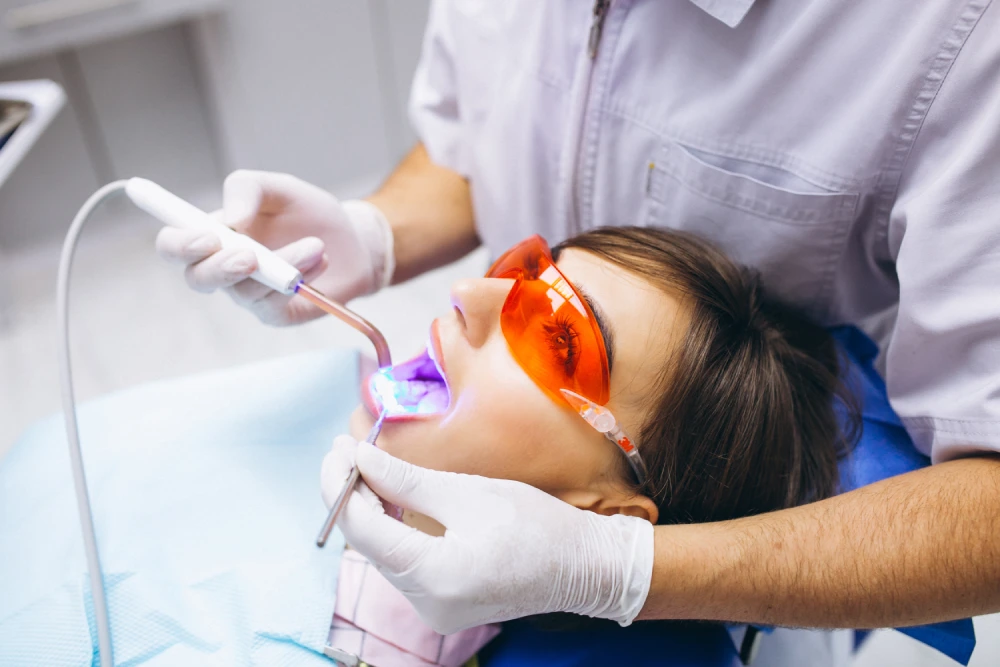Professional Teeth Whitening vs. Whitening at Home: Which Option Is Better?