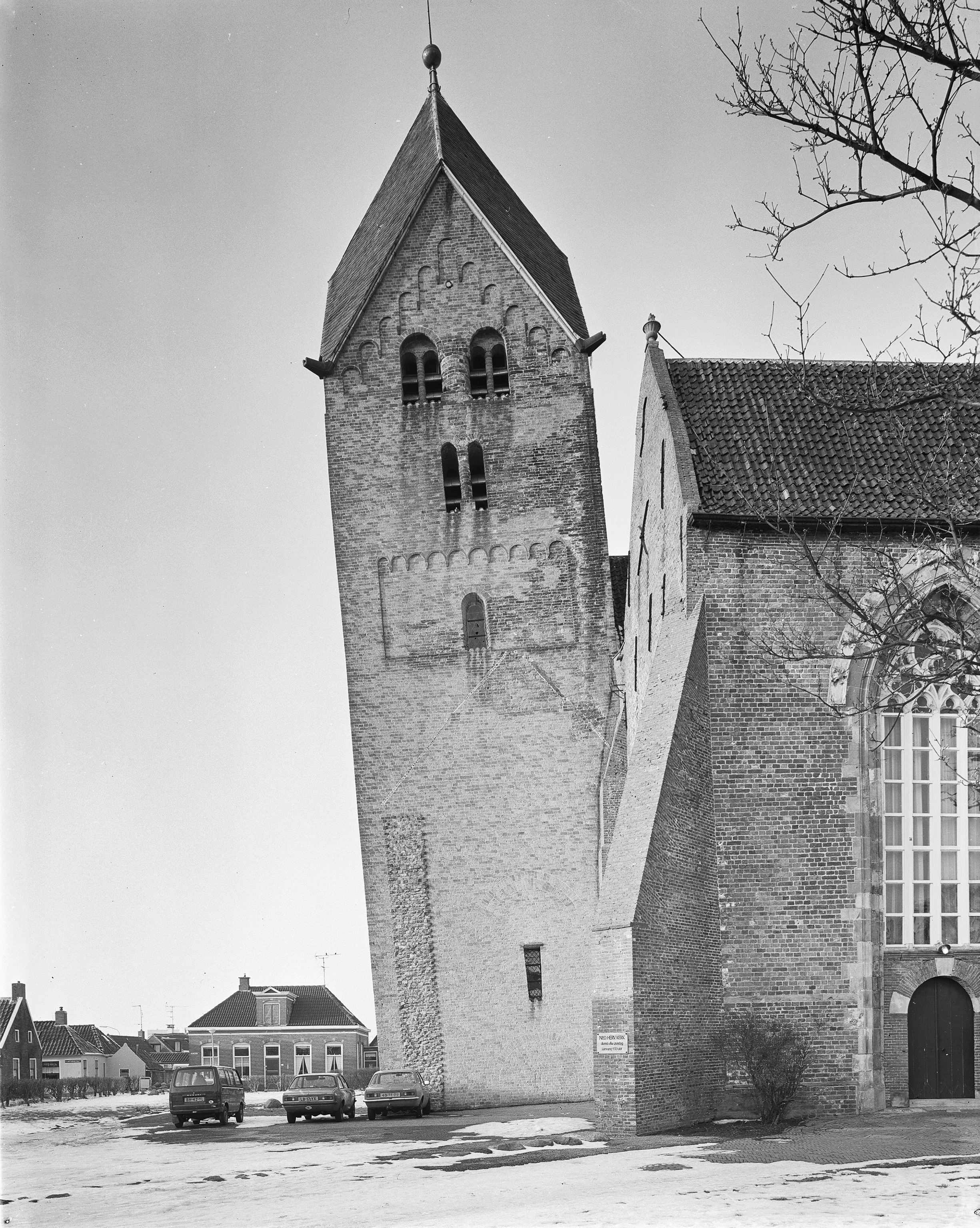 De Nederlandse Toren van Pisa staat in het Groningse Bedum