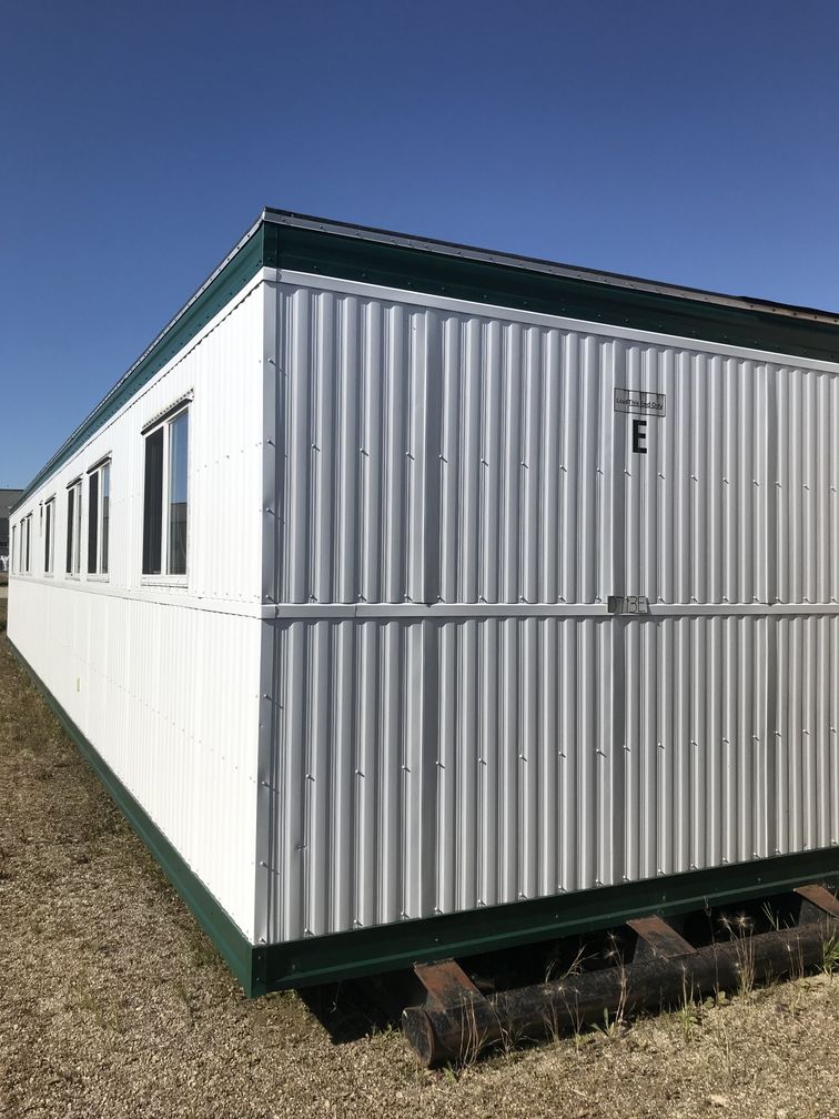 2006 49 PERSON SKIDDED DORM W/WASHCAR