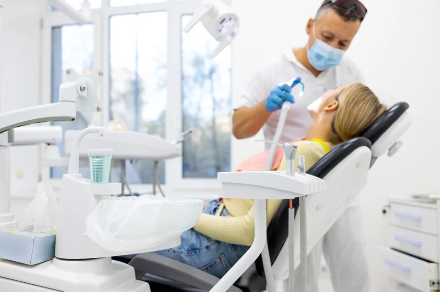 dentist-treating-patient-dental-cleanings-willow-knolls-il