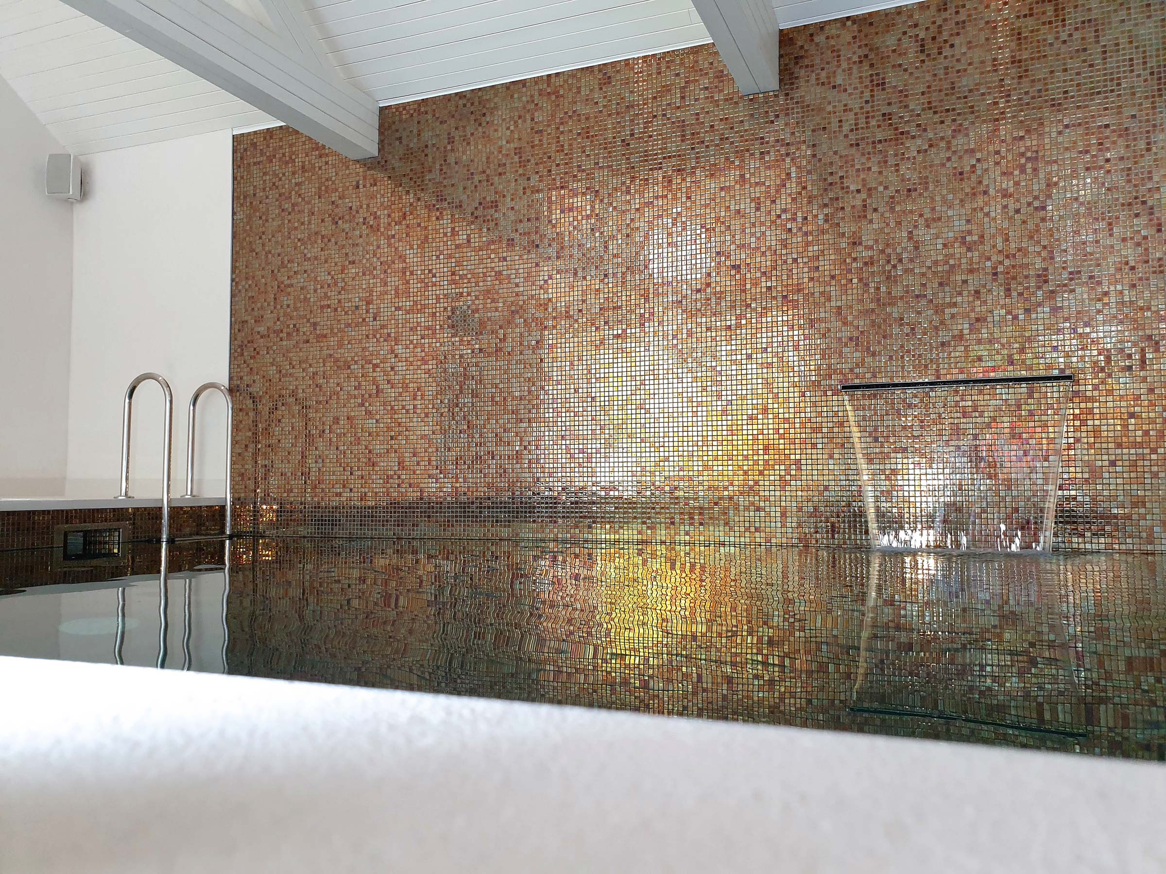 All That Glitters Is Gold swimming pool project, view 4