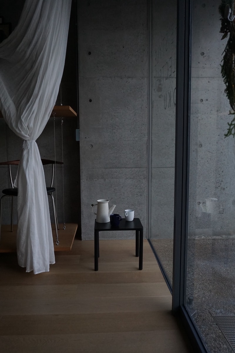 Piloti Table / Model6700 / Oak Black Lacquered