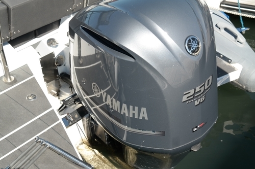 En Yamaha båtmotor