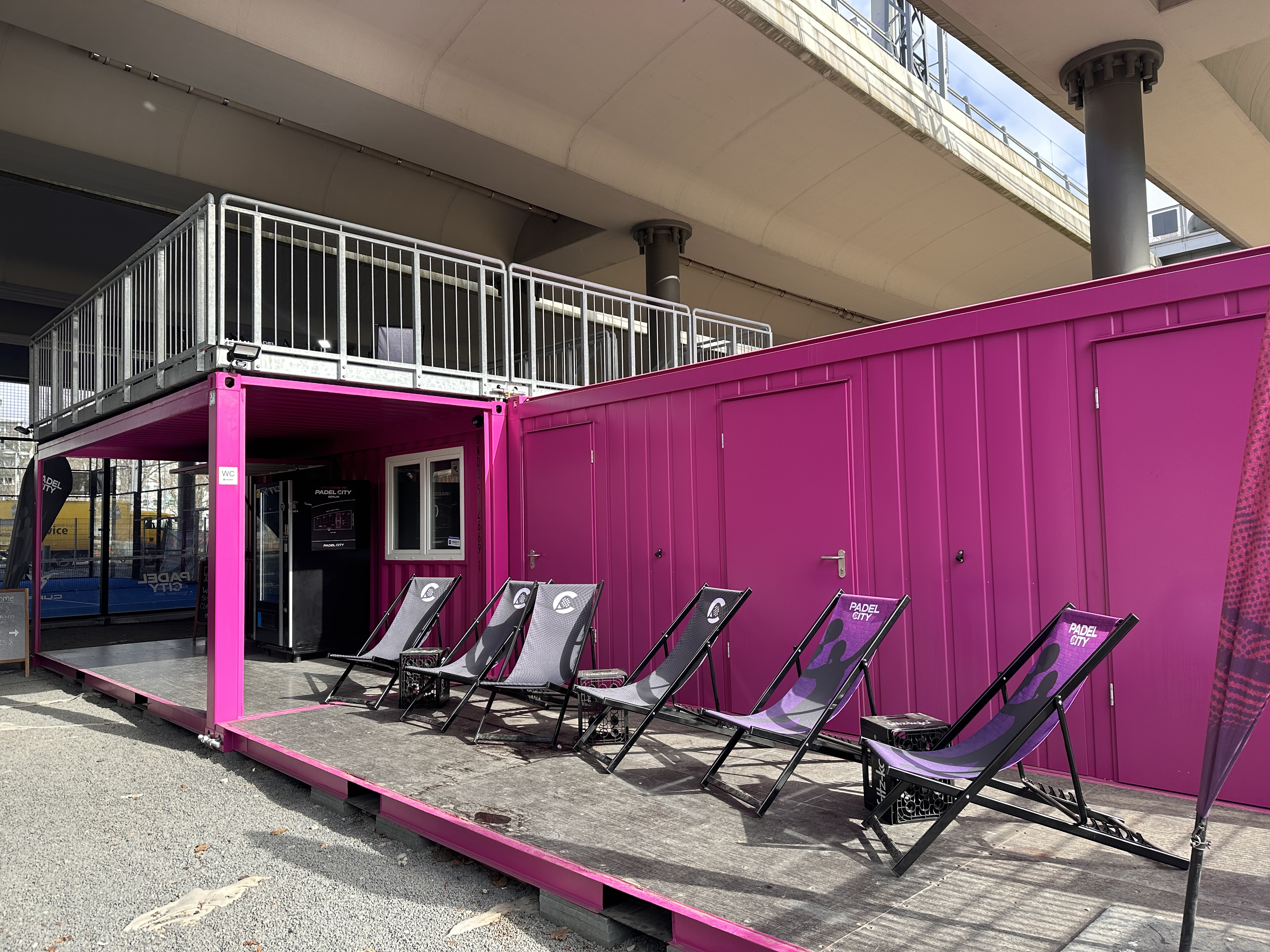 Seecontainer für Padel City - Flexible Raumlösungen für einen wachsenden Sport