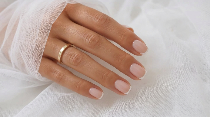 Micro french nails para bodas