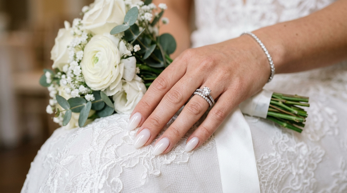 Milky nails son las más elegidas de la temporada por las novias