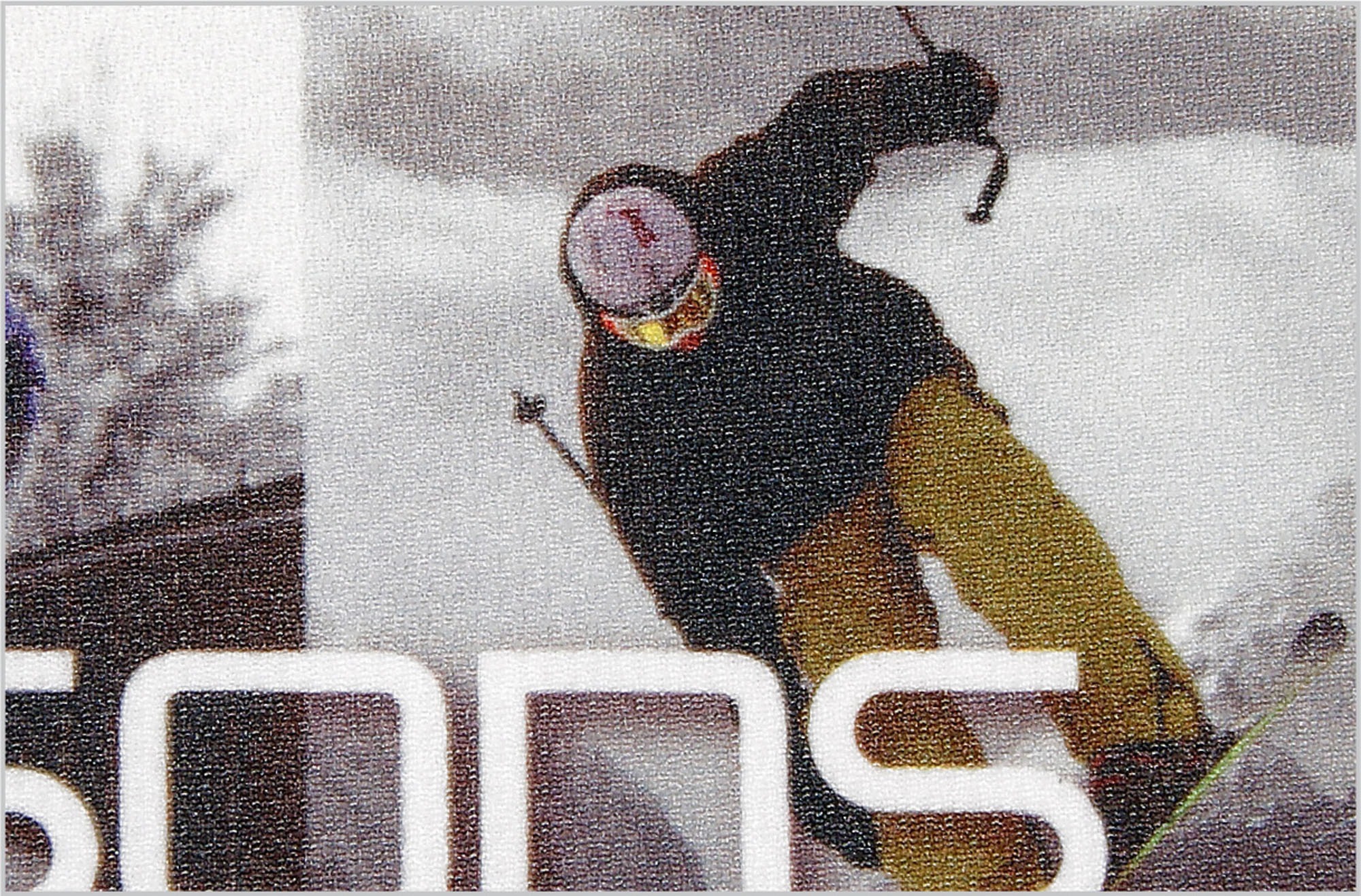 Textildruck mit Freestyle Skifahrer als Sujet.