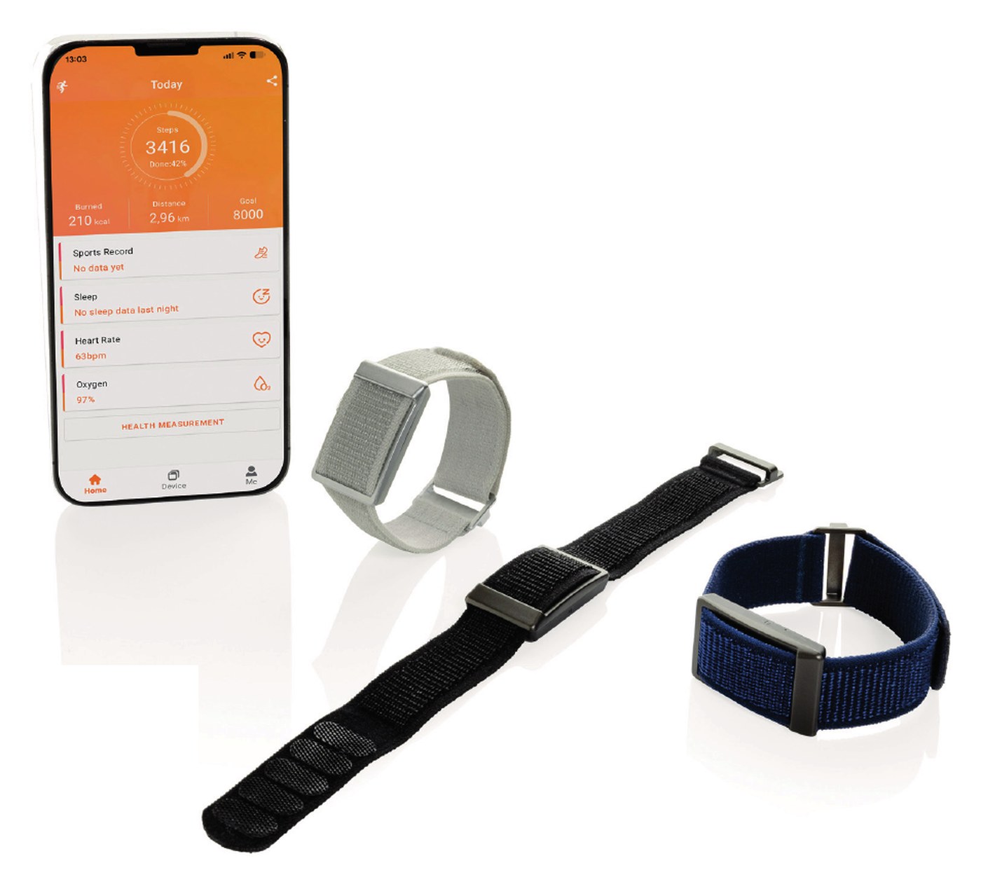 Gesundheits-Tracker mit Stoffarmband in Grau, Schwarz und Blau neben einem Smartphone mit Fitness-App