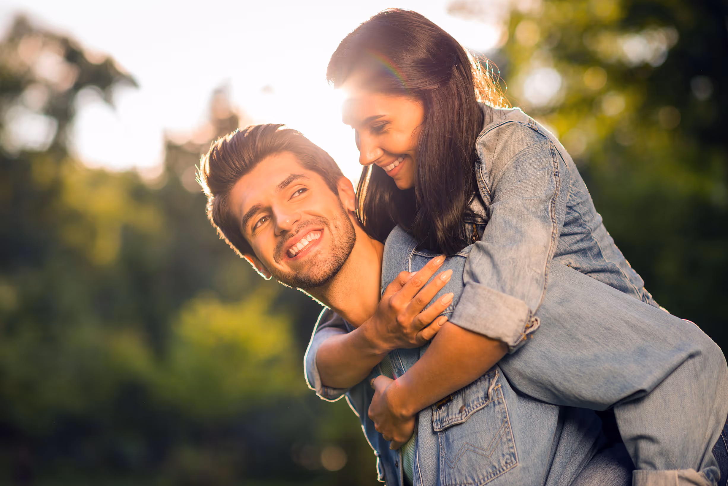 Young couple Regenmax
