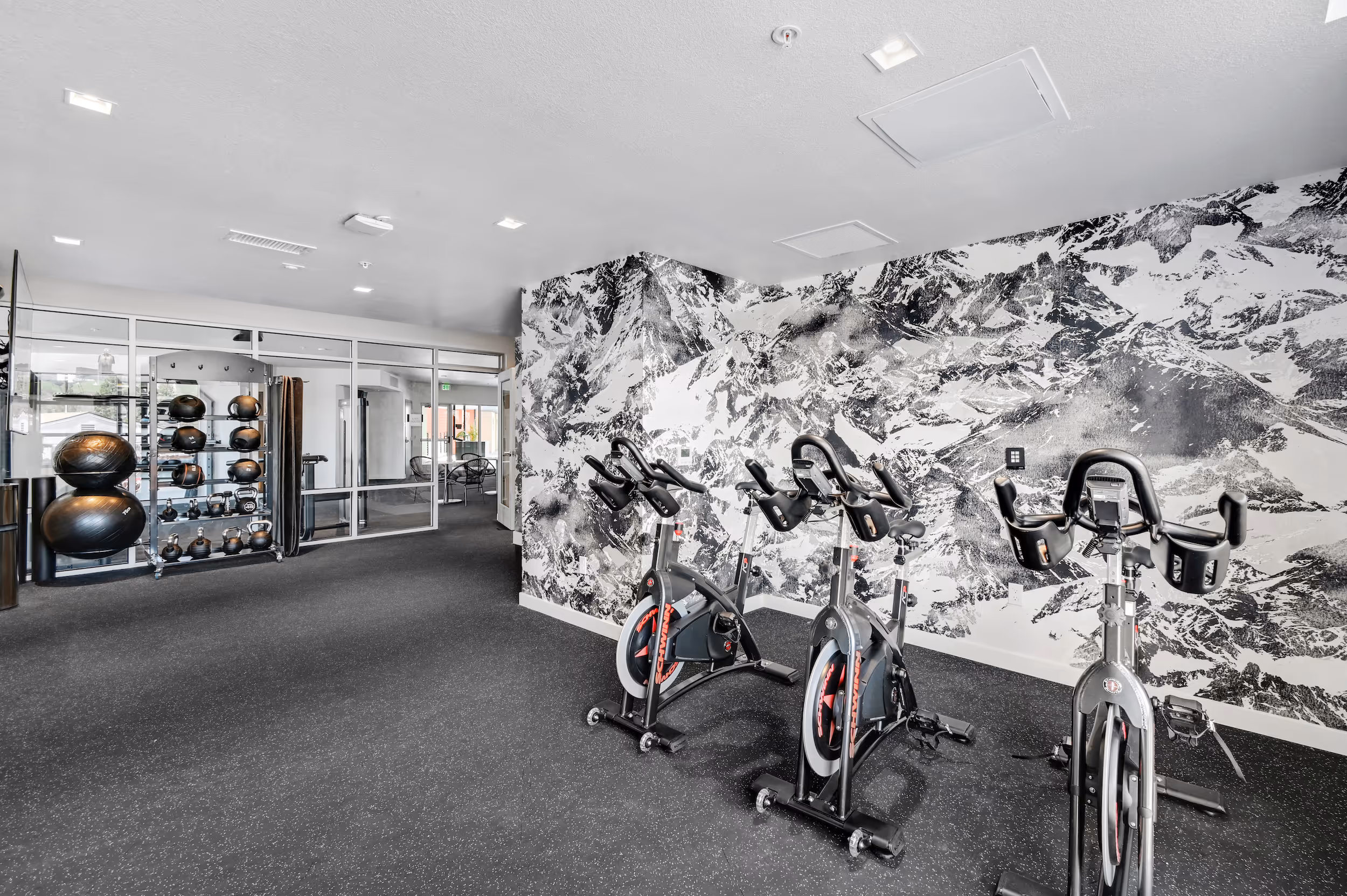 Summit Slo Interior amenities