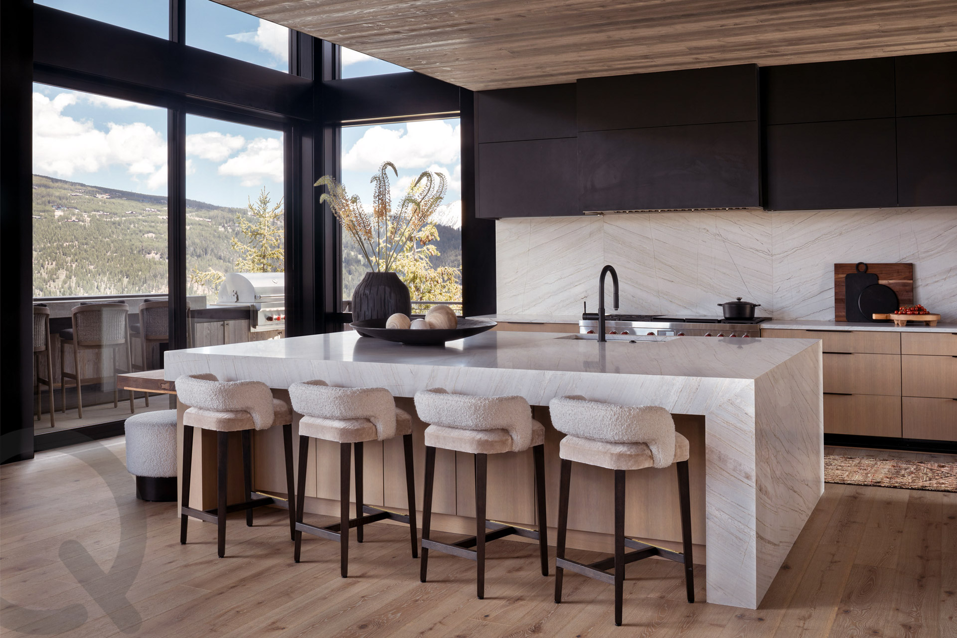 Custom Millwork Shop, Cabinet Showroom, or Design-Led Firm: How to Choose Cabinets for a Luxury Home in Bozeman