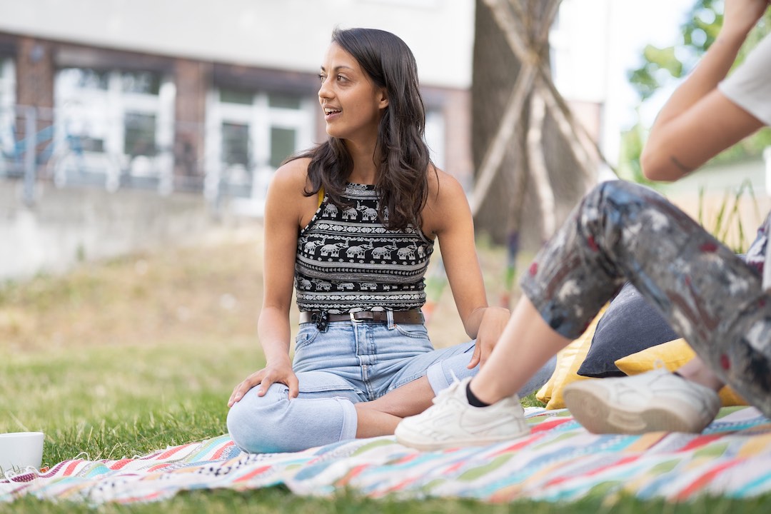 Emily of Staycation Collection sits in garden of betahaus | Neukölln