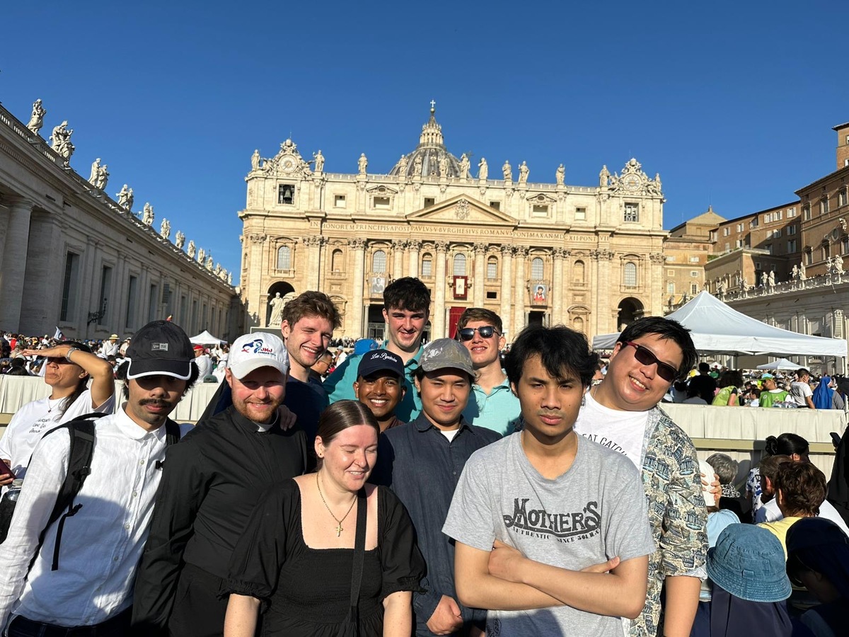 Over 60 parishioners from the Diocese of Nottingham witness the canonisation of Carlo Acutis and Pier Giorgio Frassati