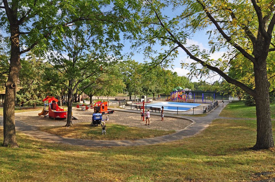 Living in the Fulton Neighborhood, Minneapolis: A Local Homebuyer’s Guide