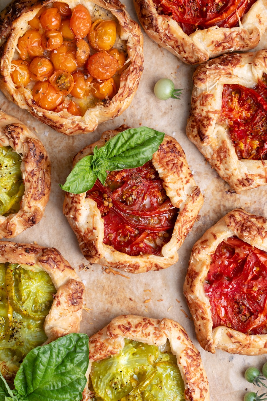 Individual tomato galettes