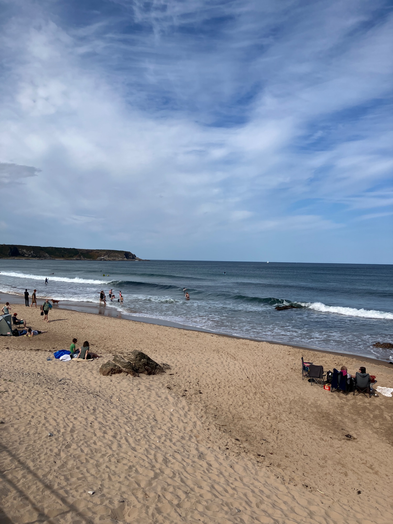 2-3ft and clean. Firing! Lots of hires in the water and surf good right through the afternoon 🤙
