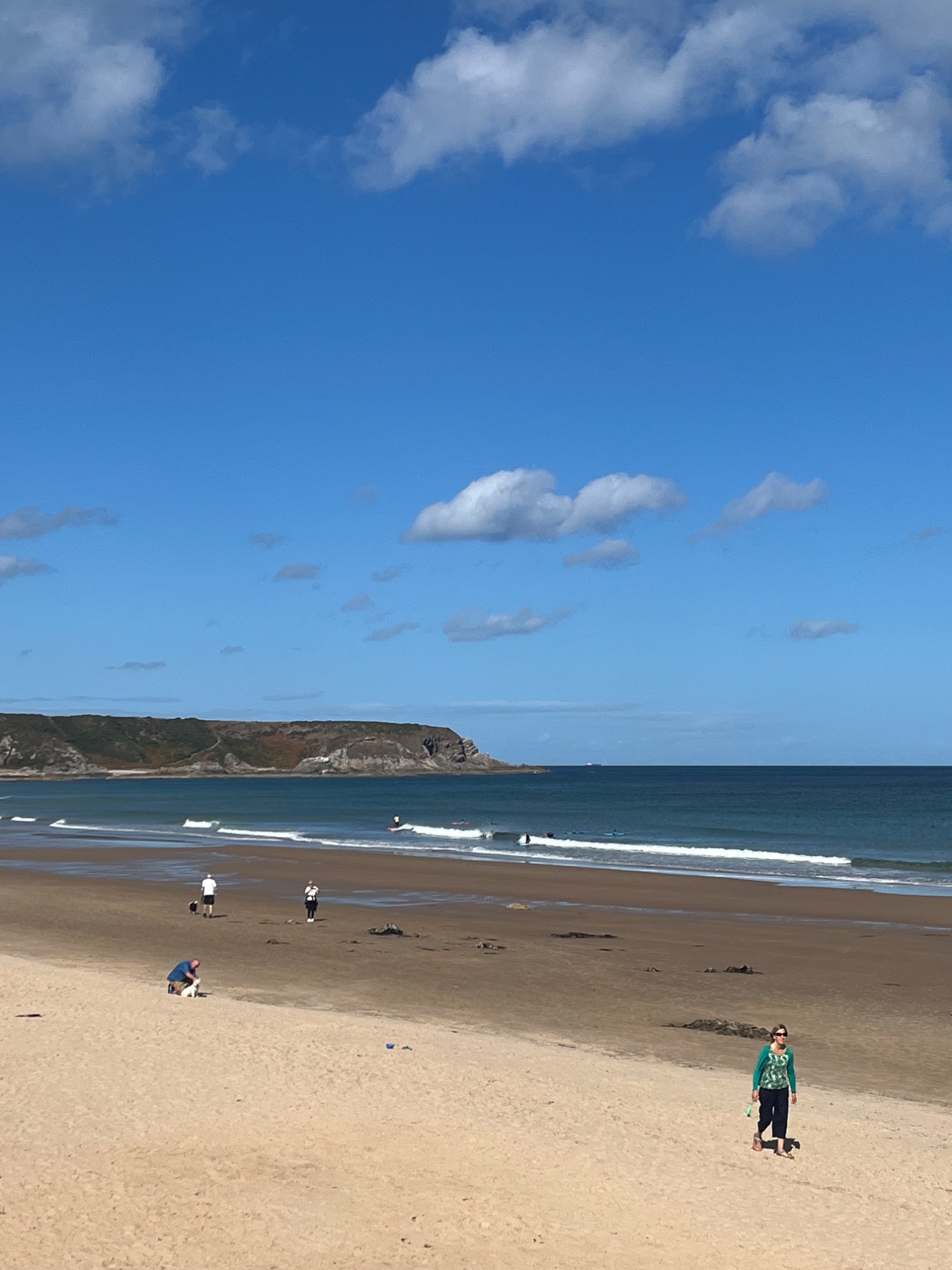 1ft and offshore, perfect beginner conditions with nice green waves and white water 👌